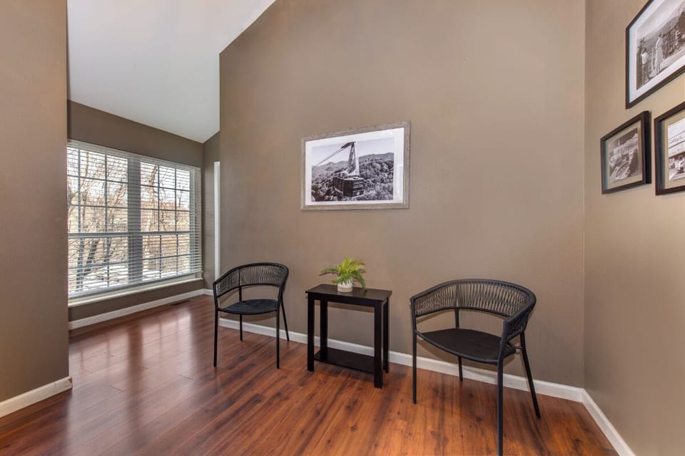 Gatlinburg Mansion's sitting area