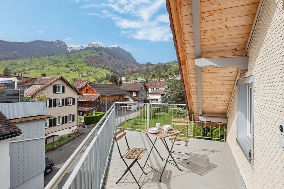 Balkon mit Bergblick und Essbereich