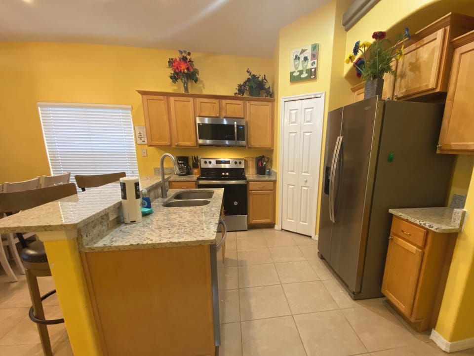 House, Multiple Beds, Pool Access, Pool View (2029 Morning) | Private kitchen | Fridge, microwave, oven, stovetop