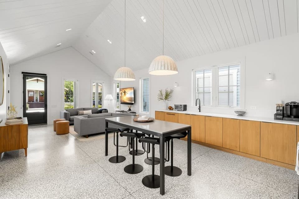 House | 6 bedrooms, desk, Internet