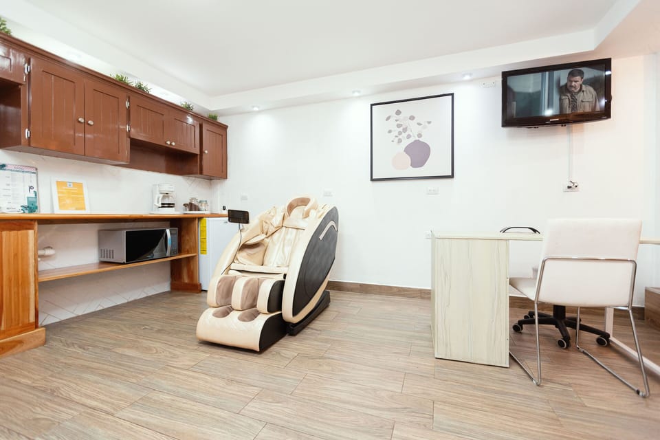Hydrotherapy, facials, 2 treatment rooms, manicures and pedicures