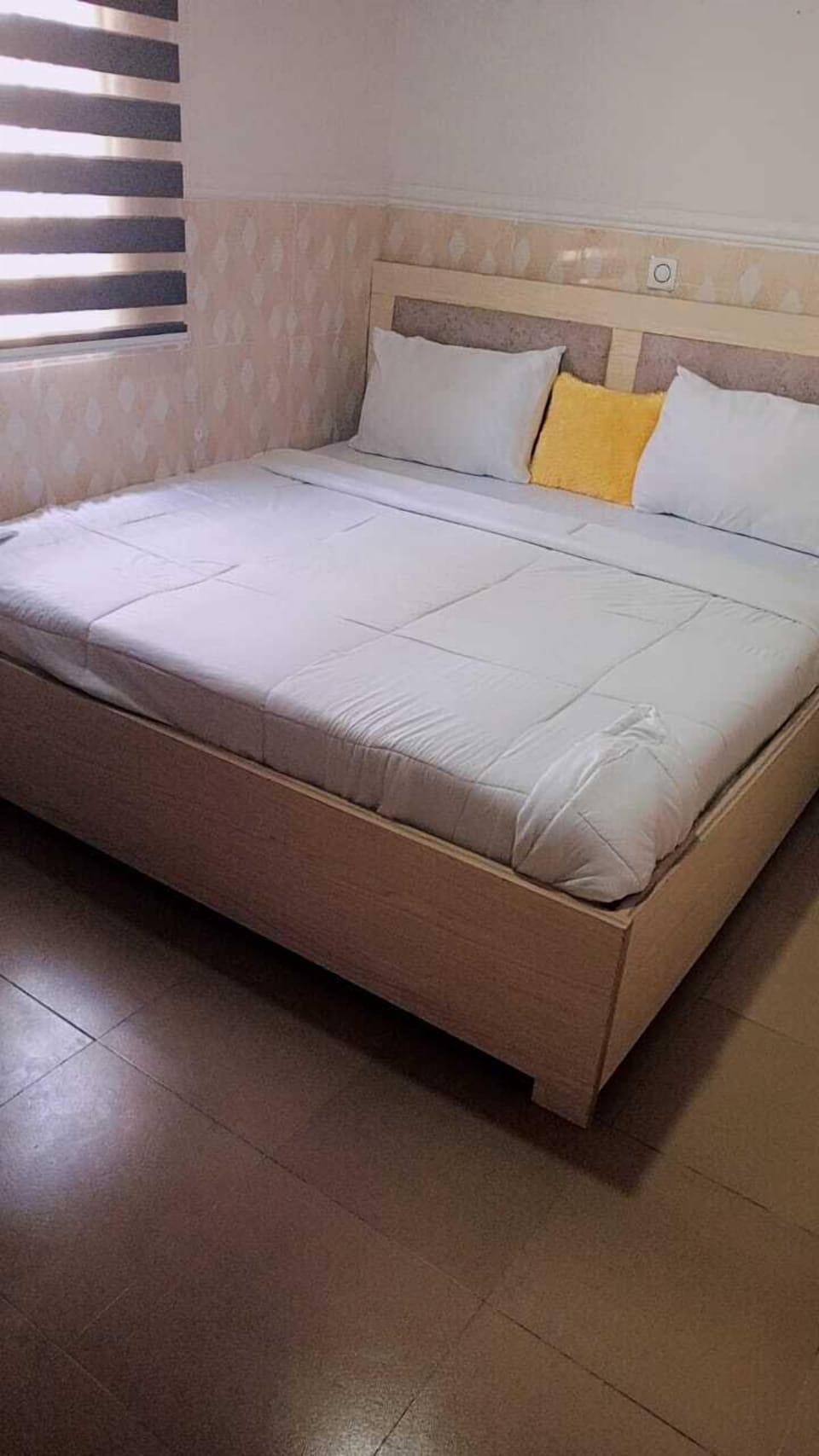 Standard Single Room | Laptop workspace, free WiFi