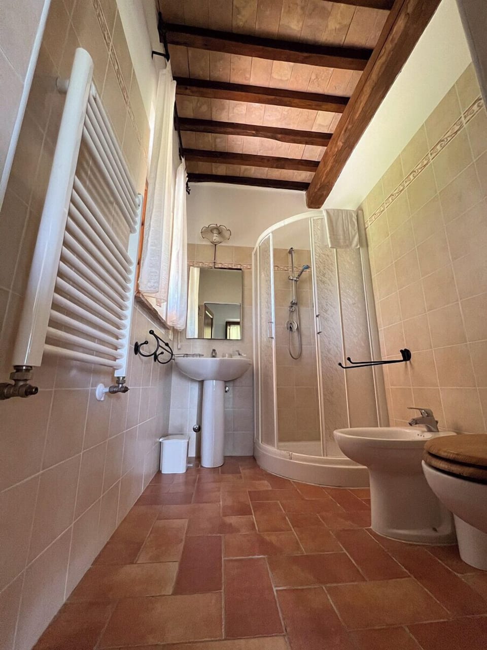 Classic Room, Hill View | Bathroom | Shower, hair dryer, bidet, towels