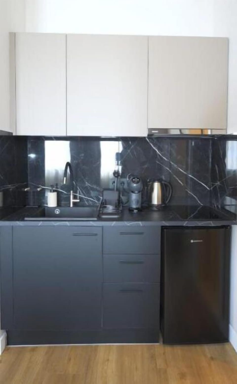 Room's Kitchenette