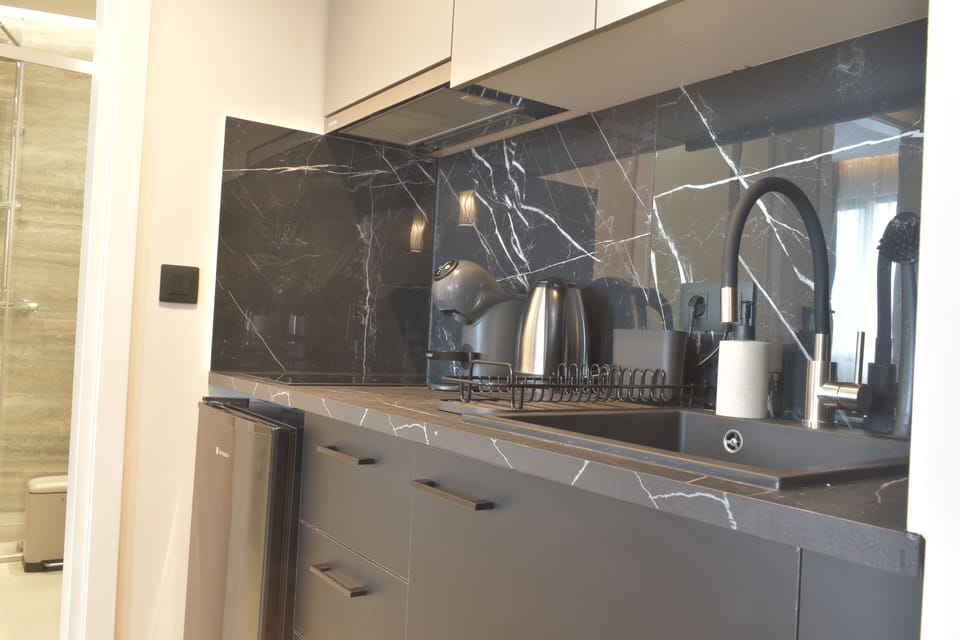 Room's Kitchenette