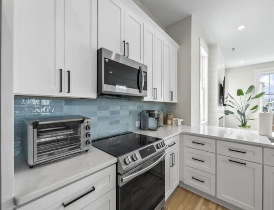 Indoors, Kitchen, Microwave, Oven, Cooktop