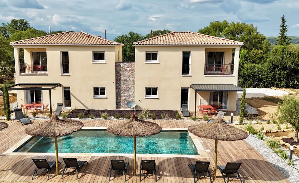 Le Clos de l'Oliveraie near Uzès - 4 air-conditioned apartments with pool and garden