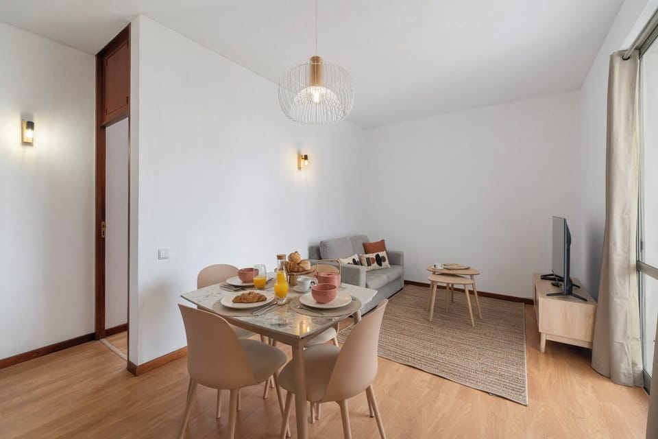 Livingroom and dining area