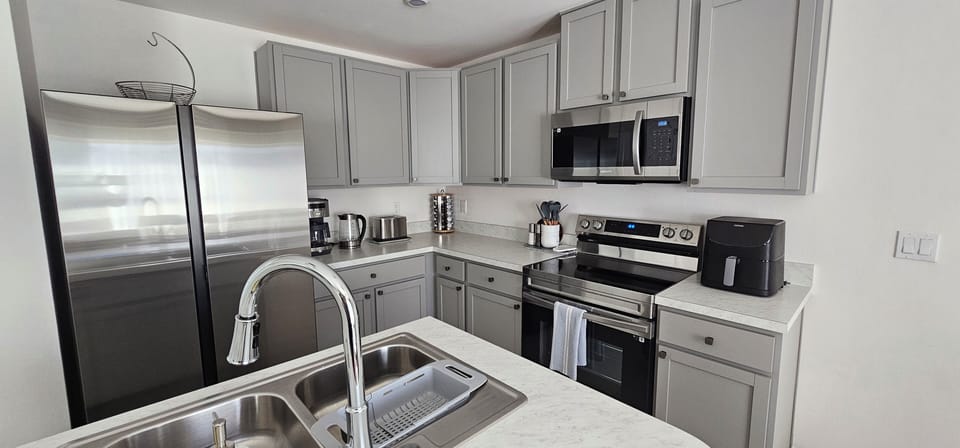 fully equipped kitchen 