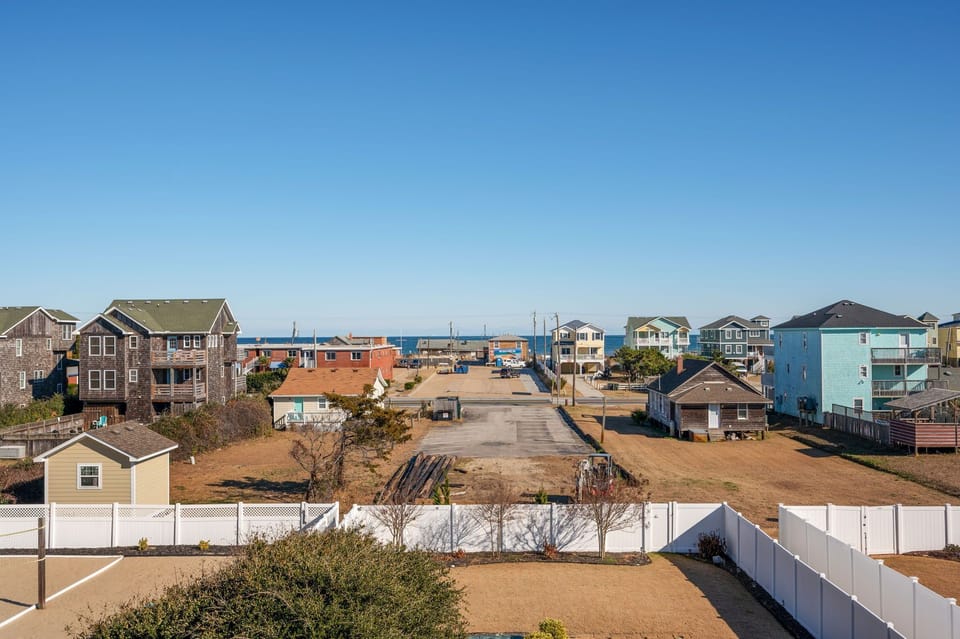 NH276: Toes in the Sand | TL Sun Deck