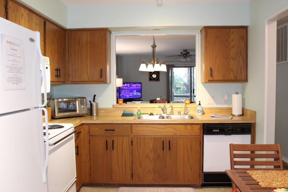 Kitchen Pass thru to Dining