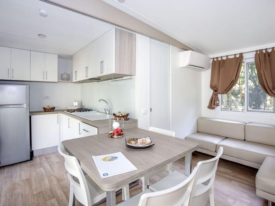 Room, Furniture, Property, White, Interior Design, Countertop, Kitchen, Building, House, Cabinetry