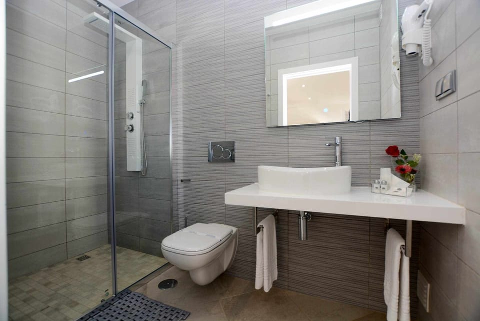 Shower,Toilet