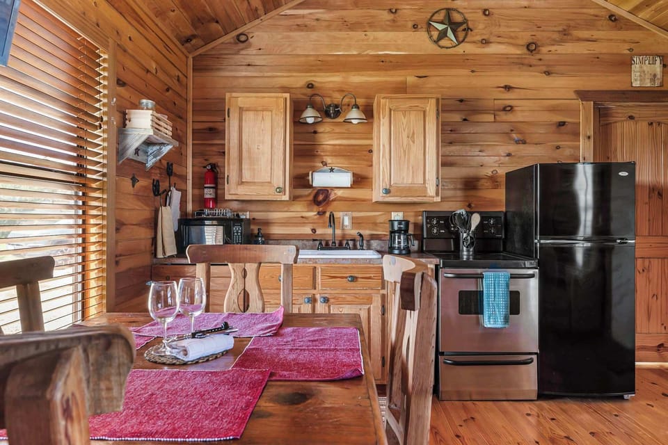 Cabin 1 - Dining Area and Full kitchen