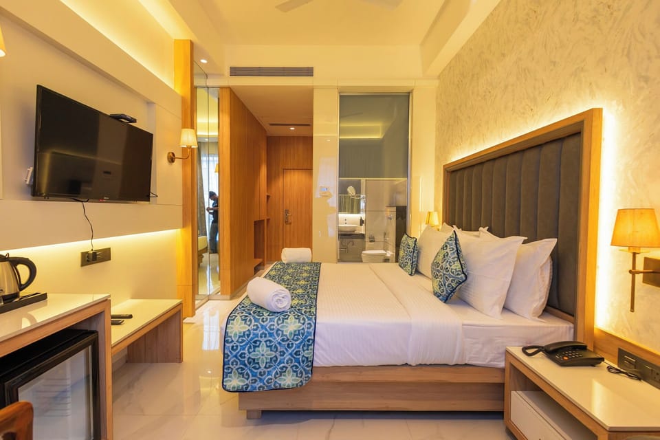 Superior Double Room | Minibar, in-room safe, iron/ironing board, free WiFi
