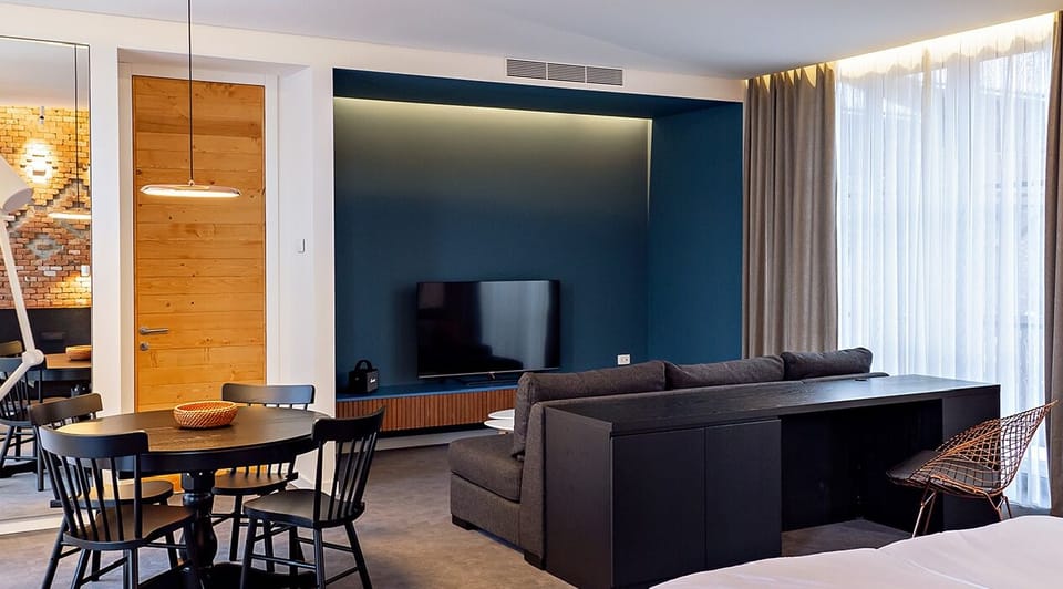 Superior Suite | Living area | 43-inch LED TV with cable channels, table tennis, books