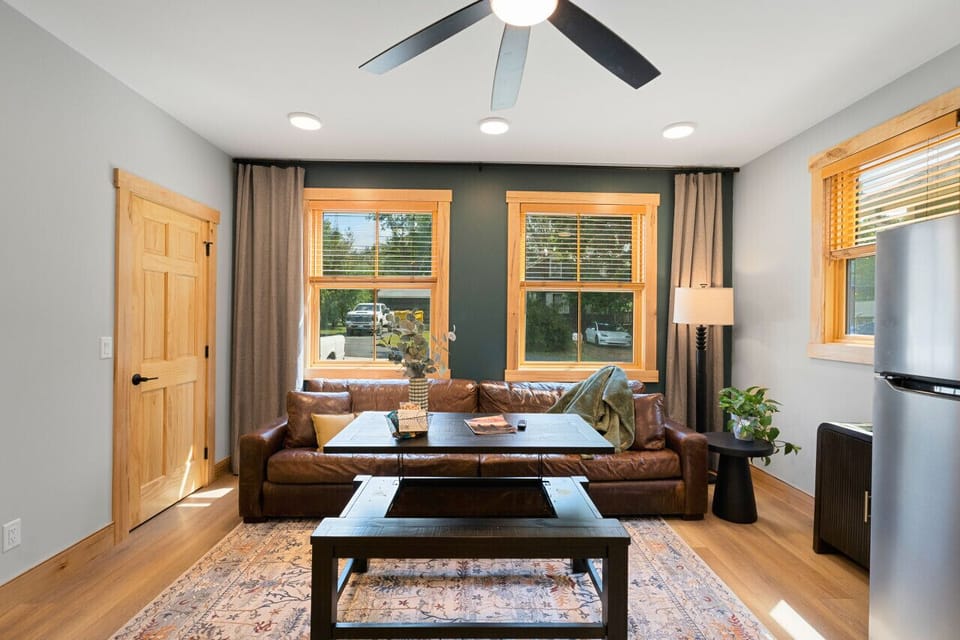 living area with flip up coffee table