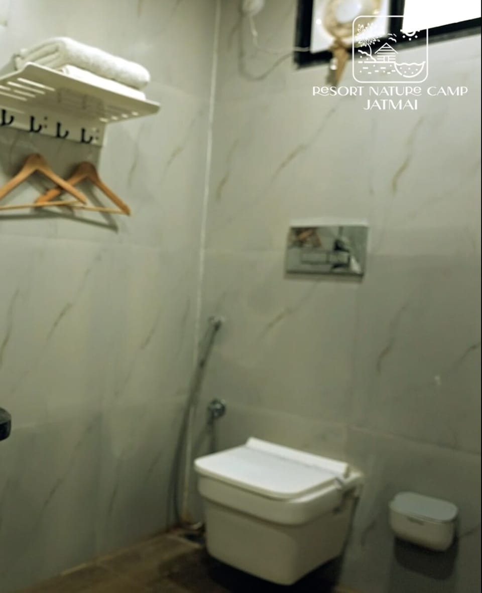 Deluxe Room | Bathroom | Shower, hydromassage showerhead, designer toiletries, towels