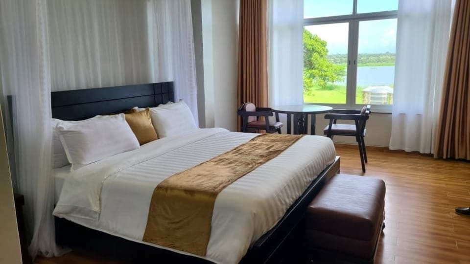 Deluxe Double Room | Desk, free WiFi, bed sheets