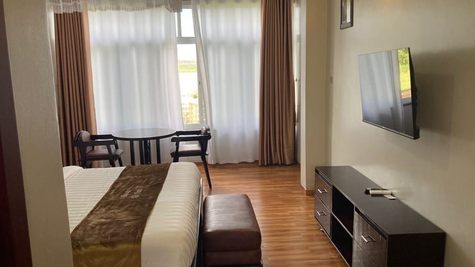 Deluxe Double Room | Desk, free WiFi, bed sheets