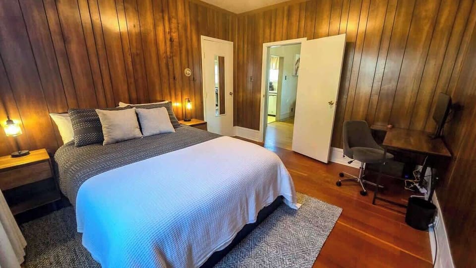 Queen bedroom is located on the main floor and has the primary bathroom adjioning the bedroom. You can c=only access the primary bathroom from the queen bedroom.