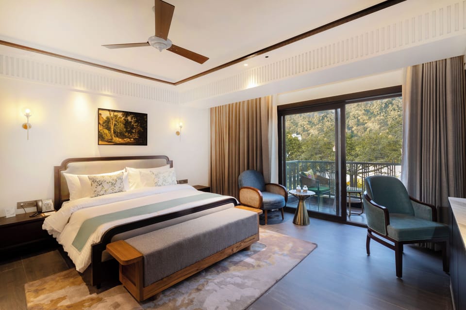 Premium Room, 1 King Bed, Balcony, City View | Premium bedding, minibar, in-room safe, desk
