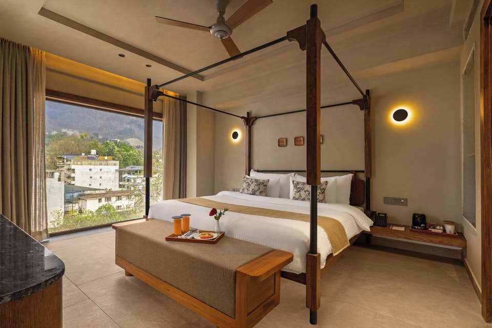 Suite, 1 King Bed, City View | Premium bedding, minibar, in-room safe, desk