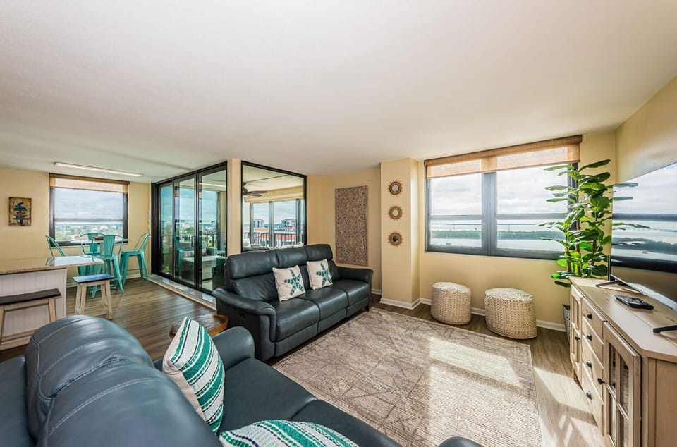 21-web-or-mls-Living Room 1