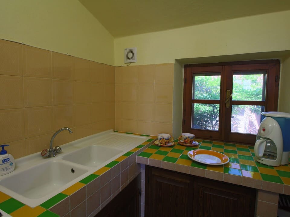 Deluxe House, 2 Bedrooms | Private kitchen | Fridge, oven, coffee/tea maker, electric kettle