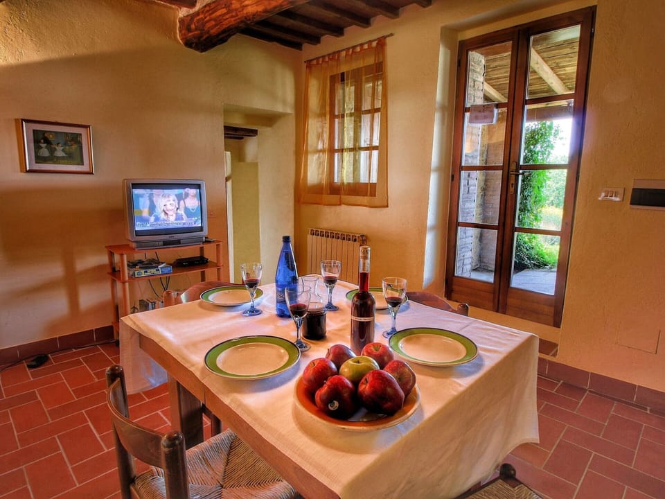 Elite House, 2 Bedrooms | Dining