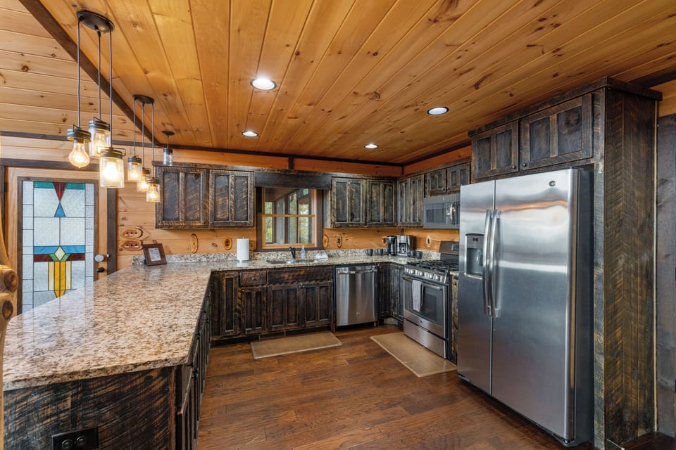 Roomy full-stocked kitchen