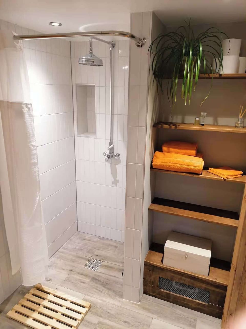 Cabin | Bathroom | Shower, hair dryer, towels