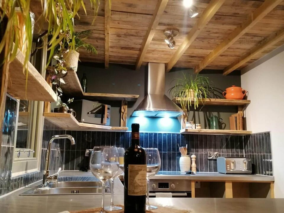 Cabin | Dining