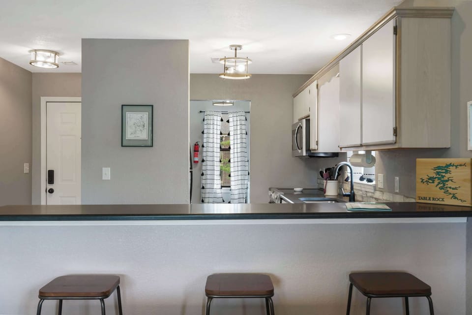 Additional counter seating