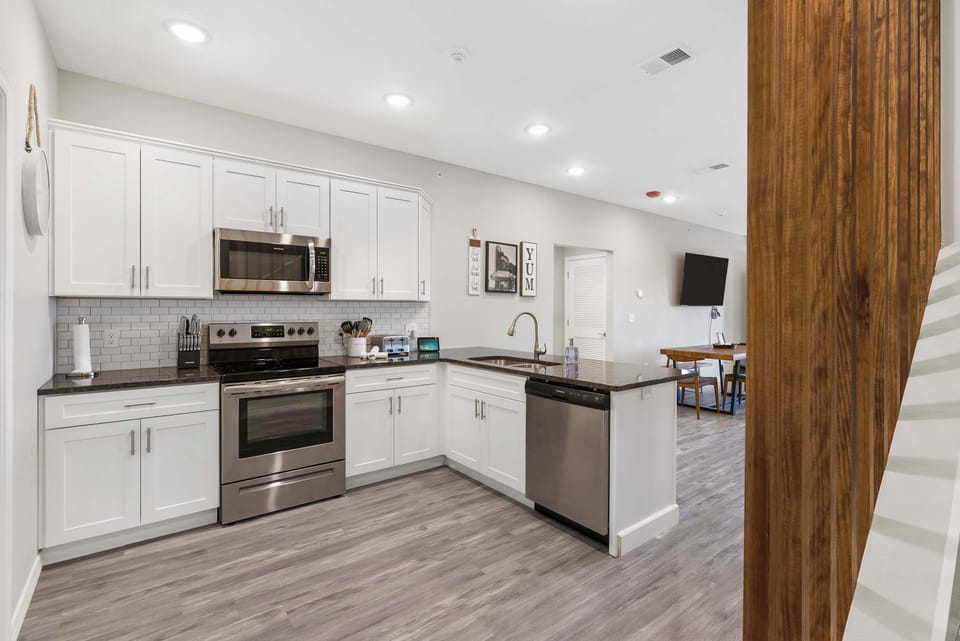 Kitchen has all your basics