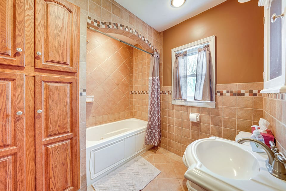Charming Tonica Farmhouse w/ Private Yard! Cottage in Deer Park Township