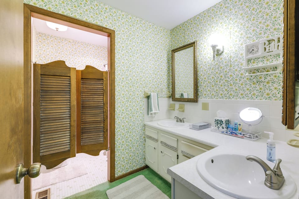 Retro Ohio Home on 1-acre Property Cottage in Xenia
