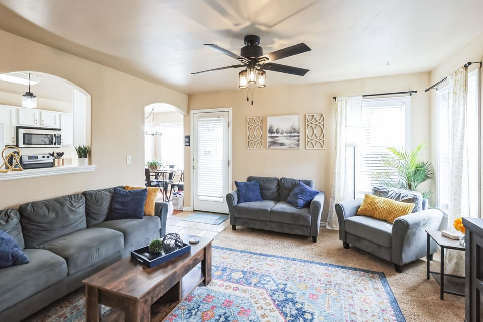 House, 4 Bedrooms | Living area | Smart TV