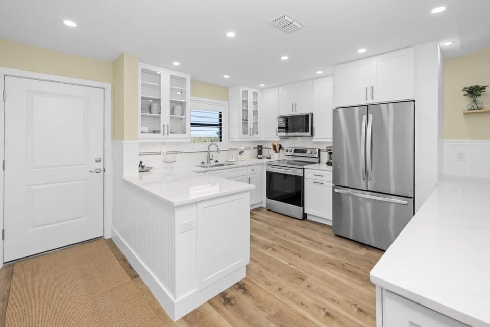 Condo, 2 Bedrooms | Private kitchen | Cookware/dishes/utensils