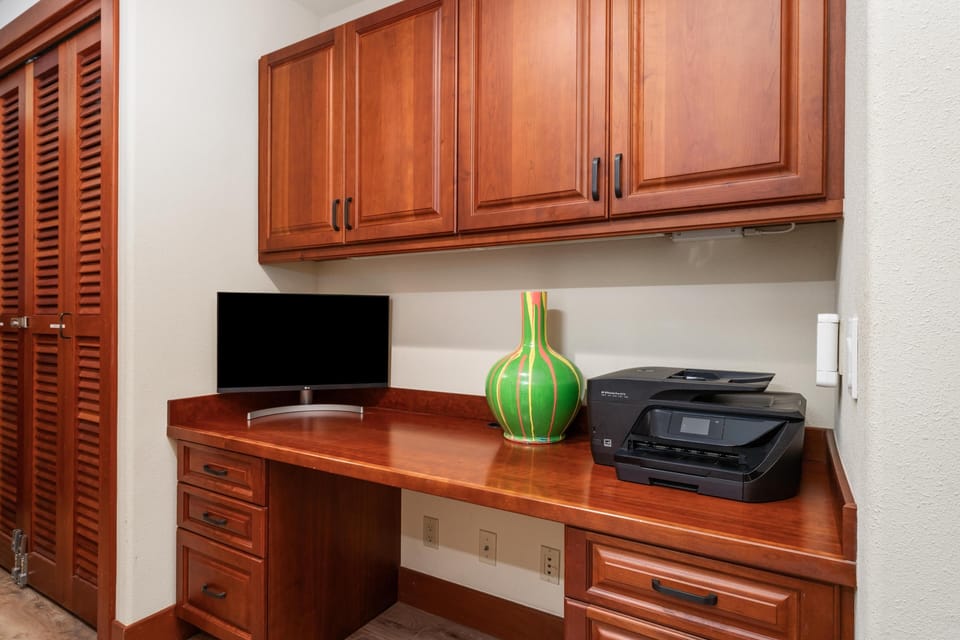 House, 3 Bedrooms | Business center