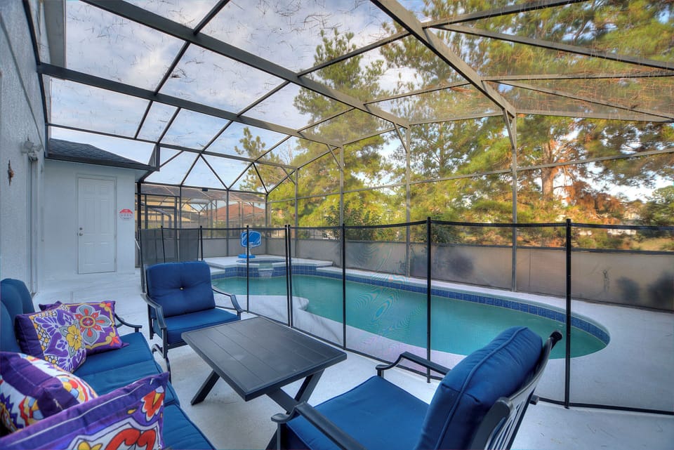 Pool deck/Lanai Area