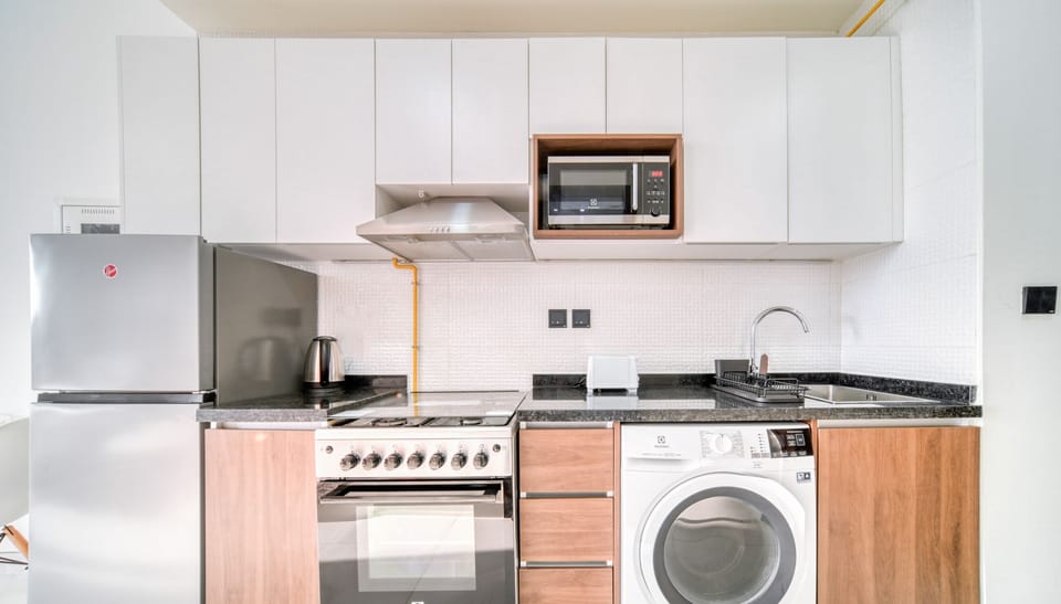 Basic Studio, City View | Private kitchen