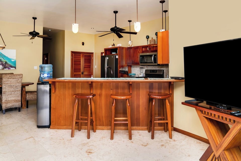 Additional bar stool seating at kitchen counter