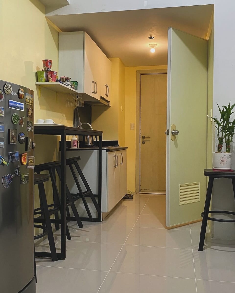 Kitchenette, fridge and Dining Area 