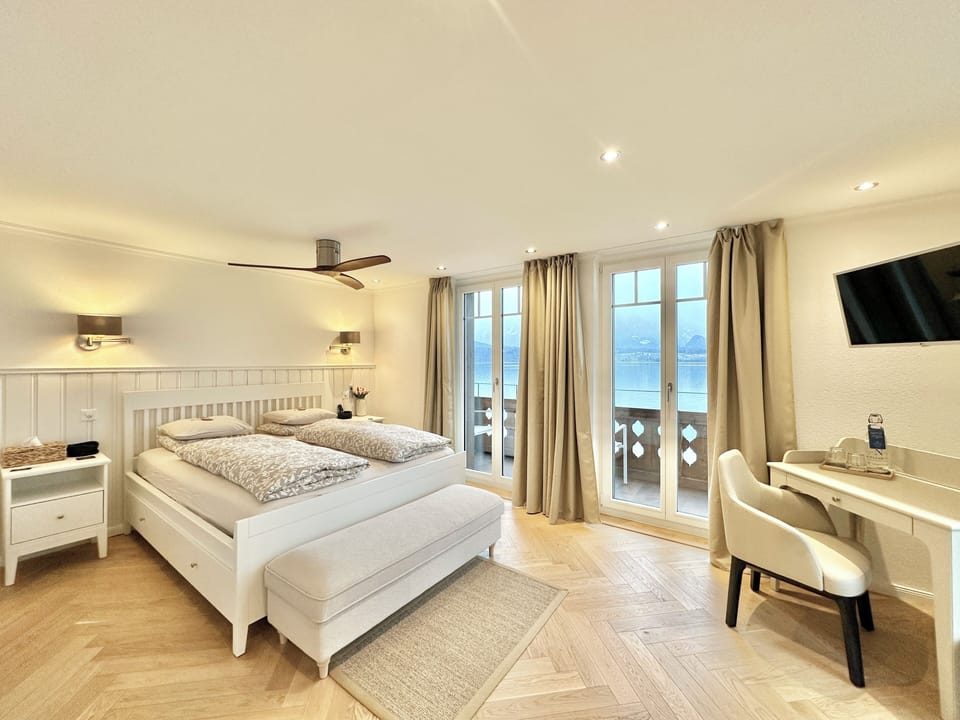 Doppelzimmer Superieur - frontale Seesicht, privater Balkon | Free WiFi, bed sheets
