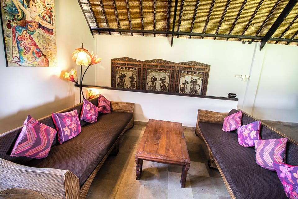 Deluxe House, 4 Bedrooms, Beachfront | Living area