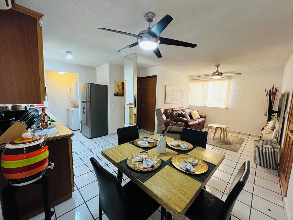 General view of the apartment with a/c and two ceiling fans.