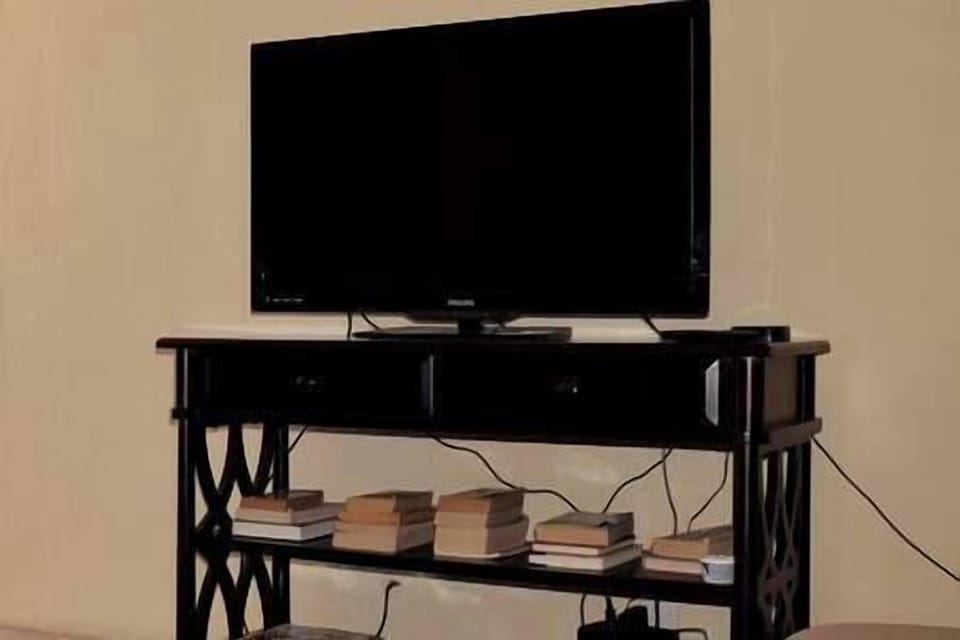42 inch TV with APP BOX