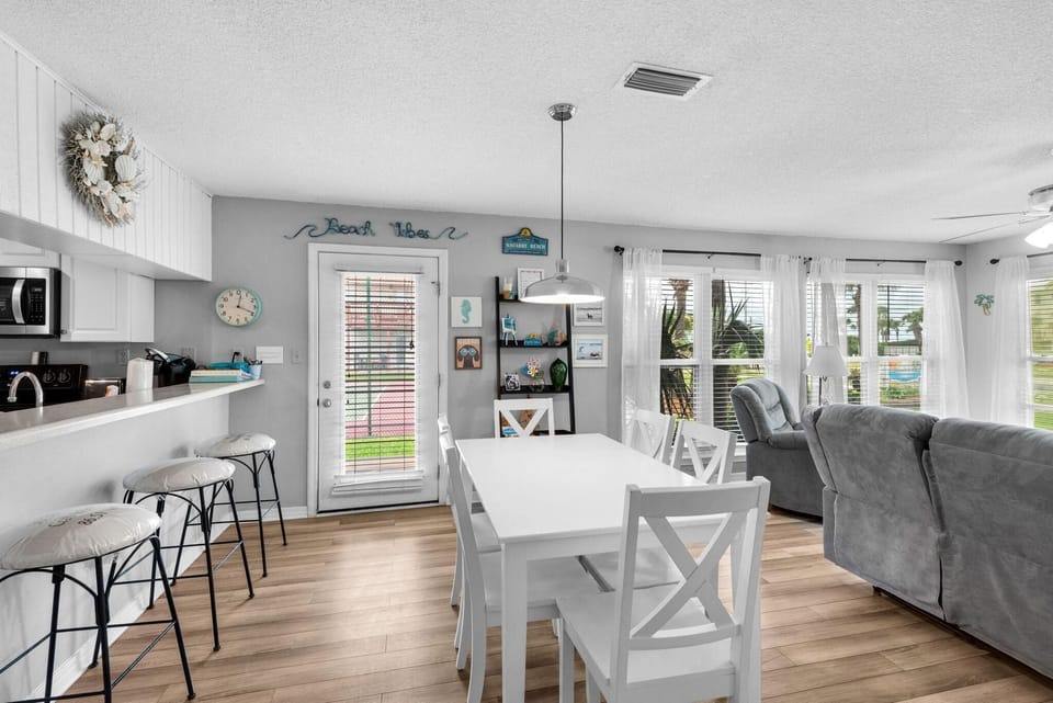 Condo, Multiple Beds (Beachview 107) | Dining