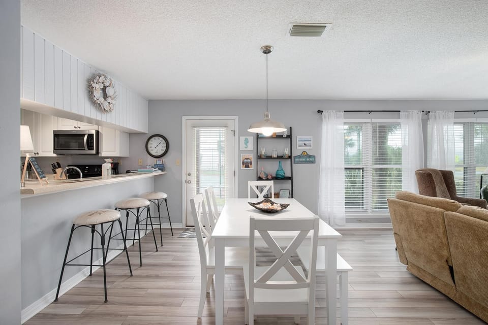Condo, Multiple Beds (Beachview 107) | Private kitchen | Oven, toaster, paper towels